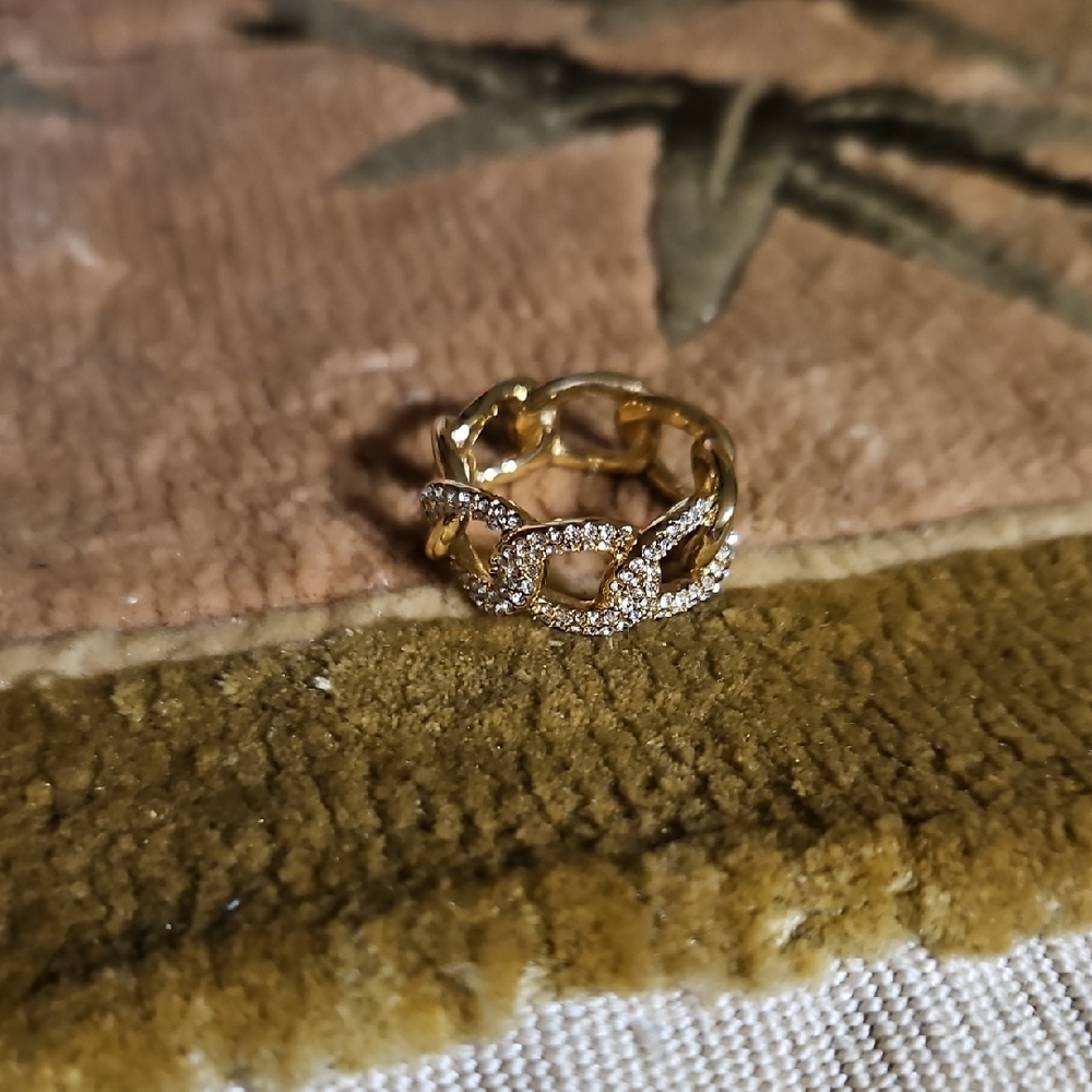 Elegant Gold and Silver Women's Ring